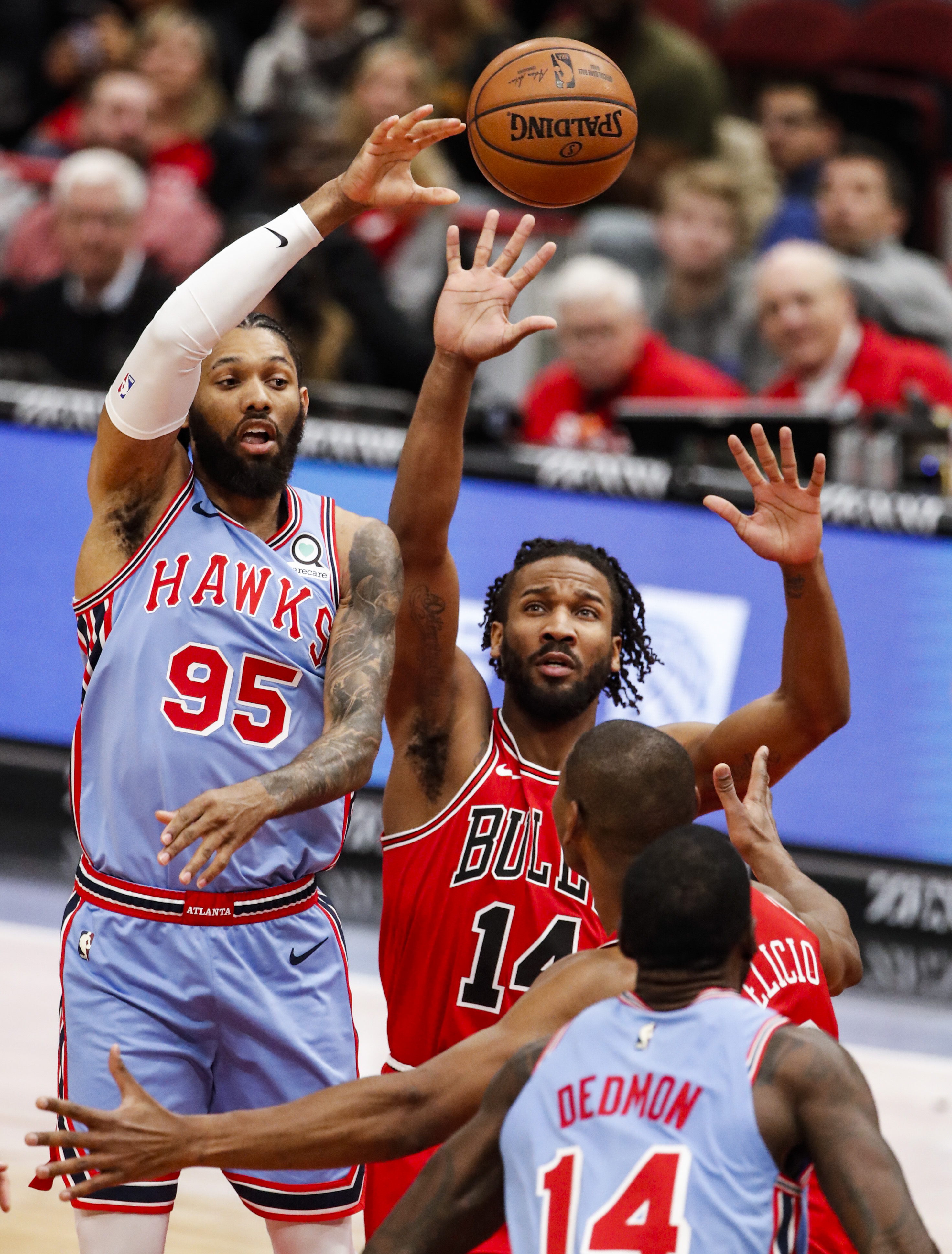 爱游戏-包含今晨埃因霍温扳平良机今夜利物浦调整名单以备CBA常规赛，这操作让人直呼：芝加哥公牛赛后绝杀压哨的词条